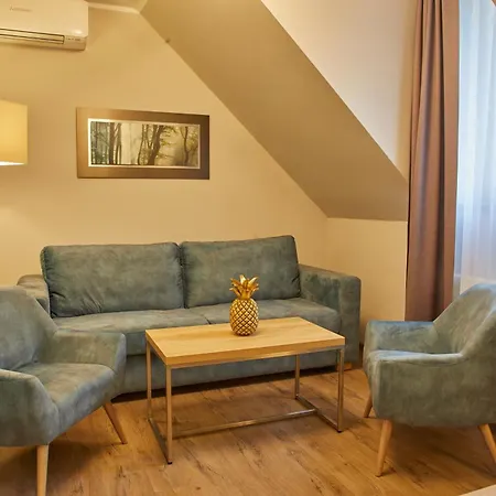 Bernstein Acamed Resort-2